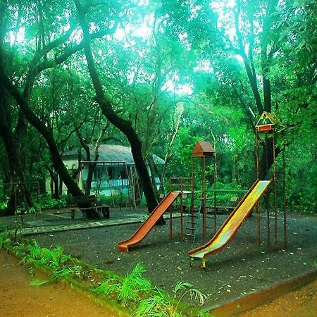 Cecil Hotel Matheran Bagian luar foto