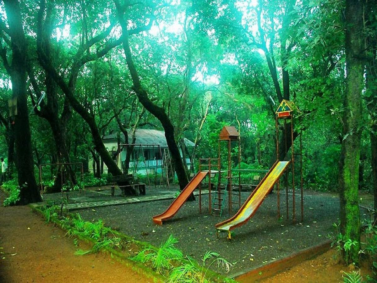 Cecil Hotel Matheran Bagian luar foto