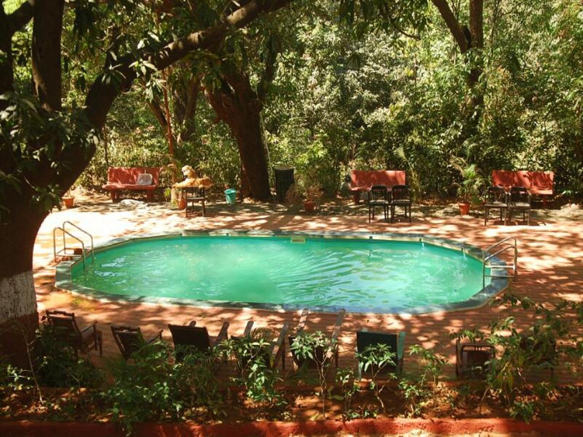 Cecil Hotel Matheran Bagian luar foto