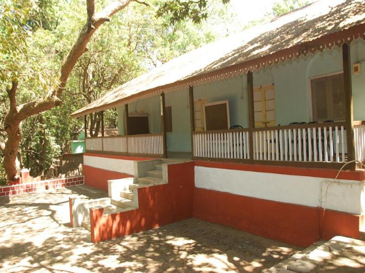 Cecil Hotel Matheran Bagian luar foto
