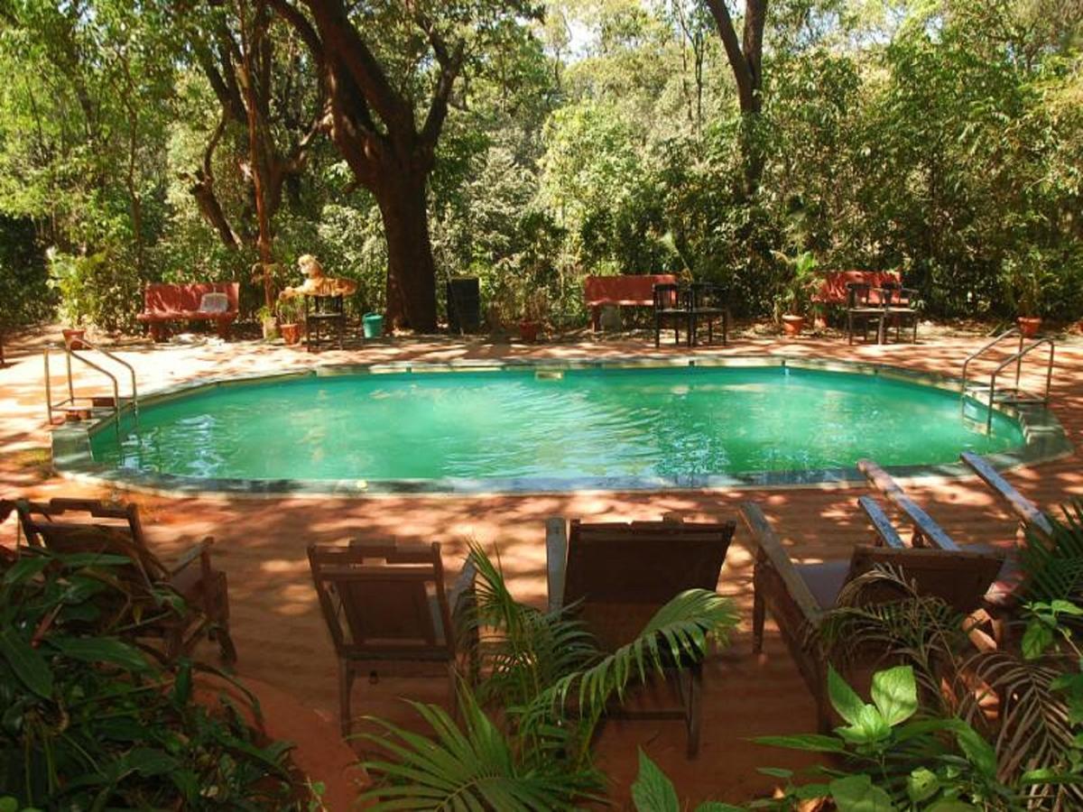 Cecil Hotel Matheran Bagian luar foto