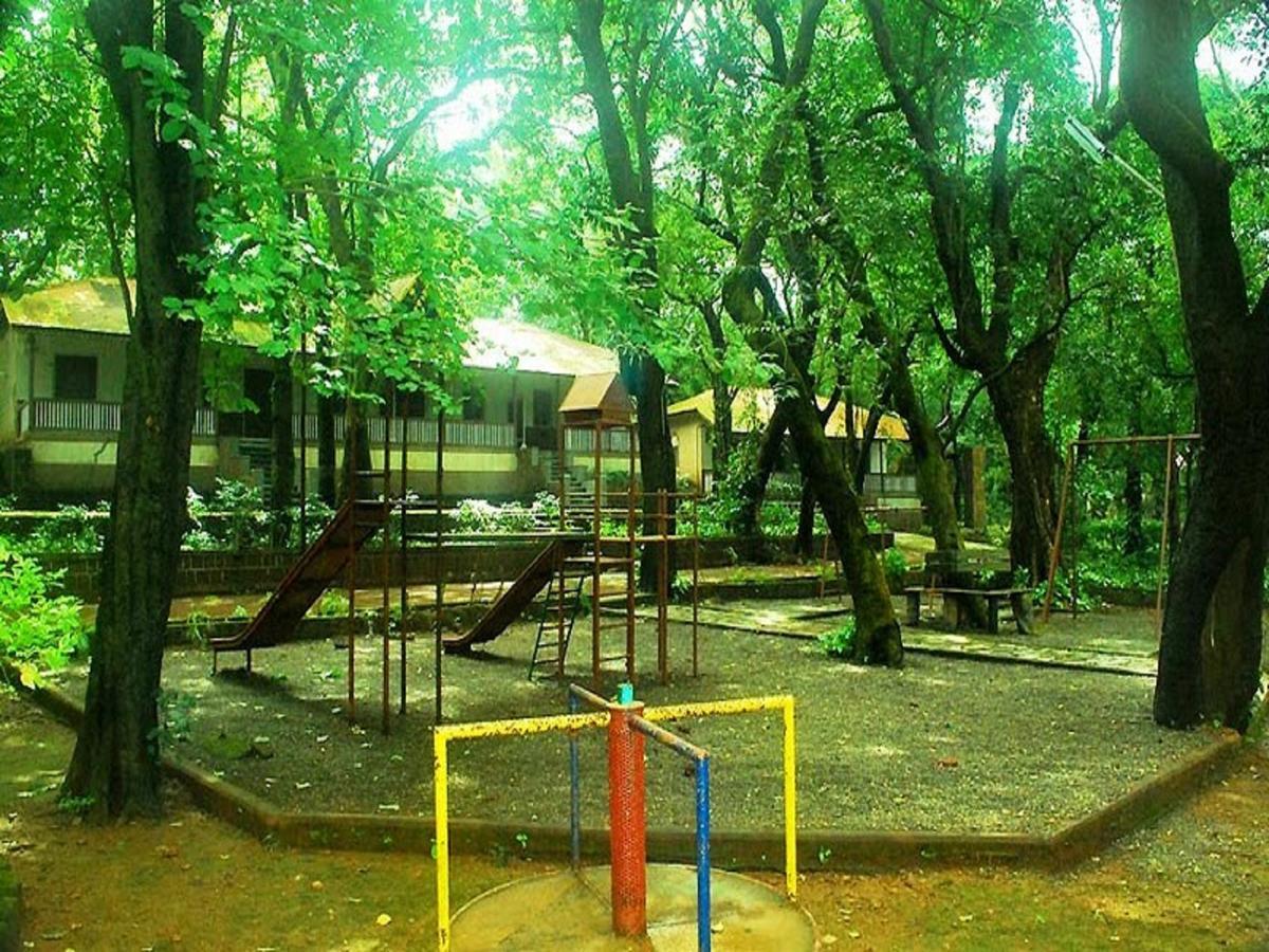 Cecil Hotel Matheran Bagian luar foto