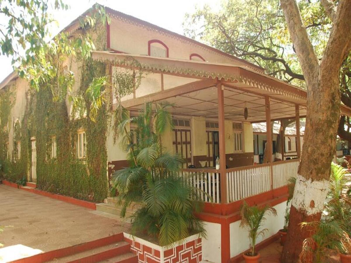 Cecil Hotel Matheran Bagian luar foto