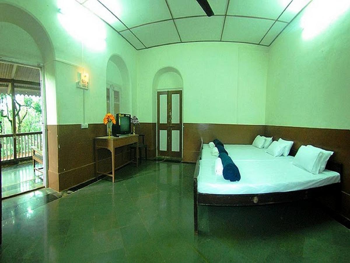 Cecil Hotel Matheran Bagian luar foto