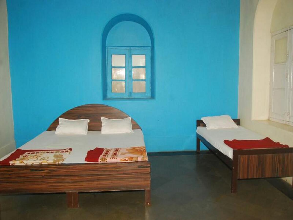 Cecil Hotel Matheran Bagian luar foto