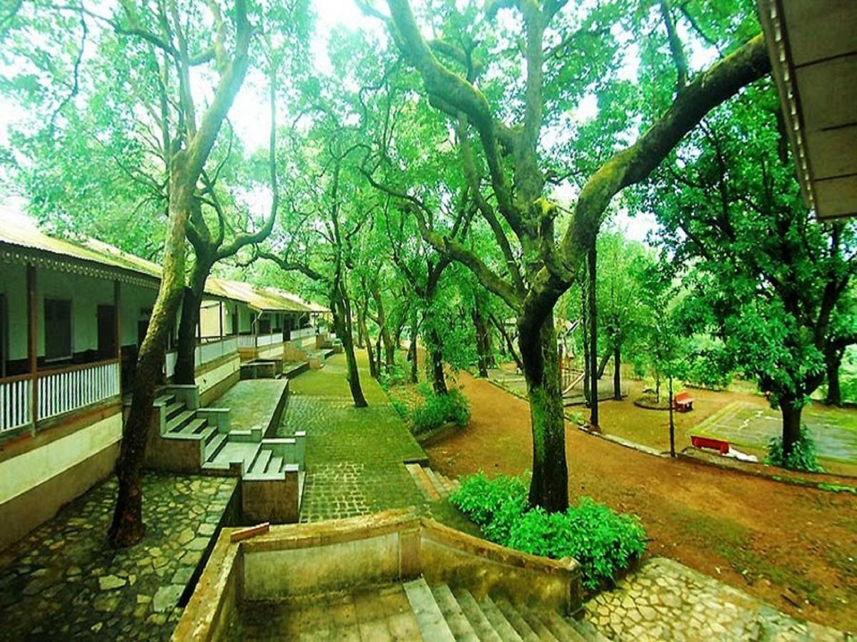 Cecil Hotel Matheran Bagian luar foto