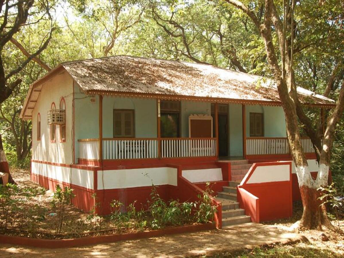 Cecil Hotel Matheran Bagian luar foto