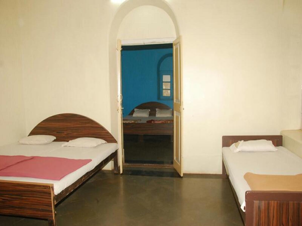 Cecil Hotel Matheran Bagian luar foto