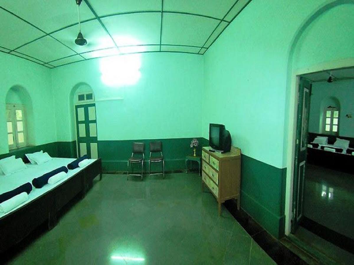 Cecil Hotel Matheran Bagian luar foto