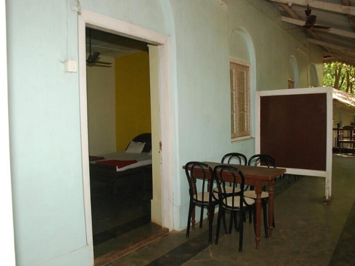 Cecil Hotel Matheran Bagian luar foto